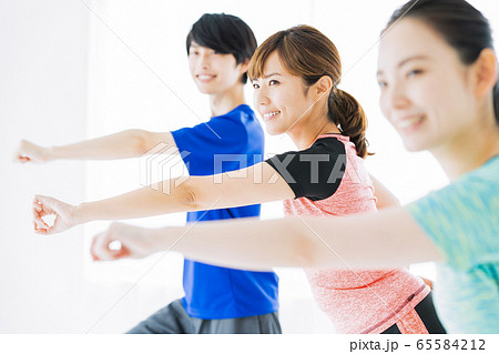 エアロビクス フィットネス エアロビ スポーツジム ダンス 女性 エクササイズ エアロビクス フィットネス エアロビ スポーツジム ダンス 女性 エクササイズ 65584212