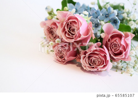 バラとカスミソウの花束 バラとカスミソウの花束 65585107