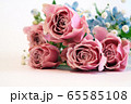 バラとカスミソウの花束 65585108