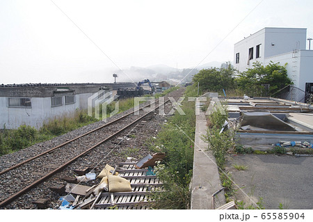 東日本大震災　5ヶ月後の風景　陸前高田市周辺　流された駅 65585904