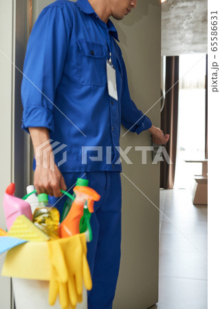 Cleaning service worker 65586631