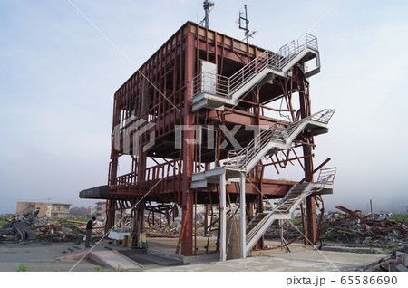 東日本大震災　5ヶ月後の風景　南三陸町　防災対策庁舎 65586690