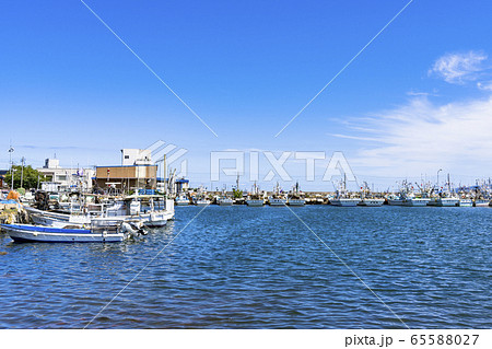 能登半島の輪島港 65588027