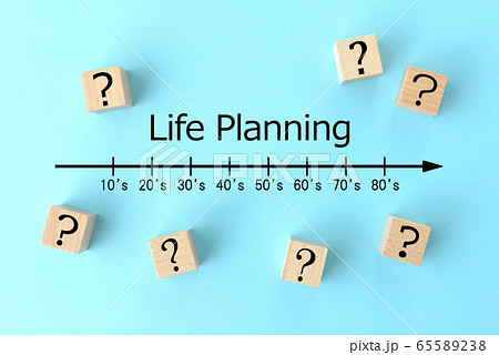 クエスションマークとライフプランニングイメージ 65589238