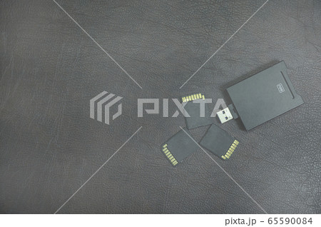 Hard disks and memory. Cable release 65590084