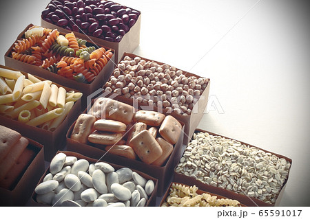 食糧危機と人道的支援 65591017