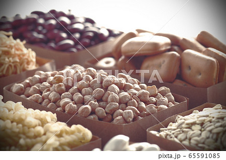 食糧危機と人道的支援 65591085