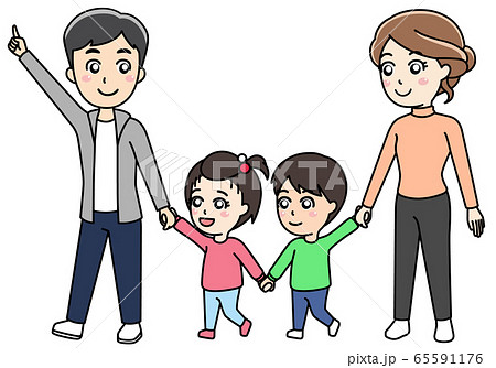 手を繋いでお出かけする家族 手を繋いでお出かけする家族 65591176