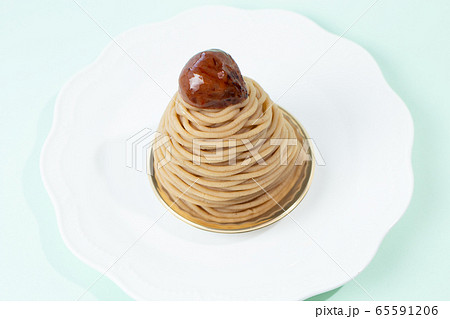 和栗のモンブラン（Mont Blanc）（日本の栗を使用した西洋菓子） 65591206