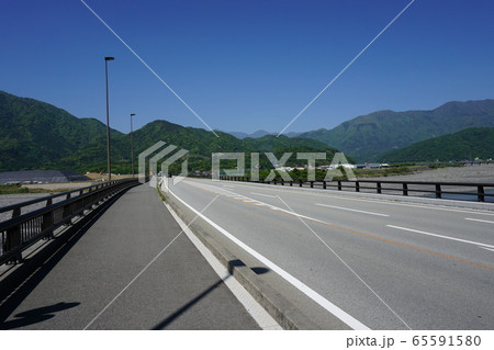 山梨県見延町 富士川にかかる富山橋 山梨県見延町 富士川にかかる富山橋 65591580