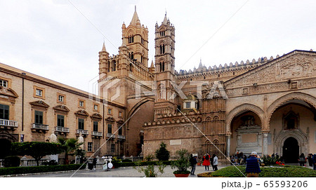 シチリア島パレルモのカテドラーレ大聖堂，イタリア 65593206