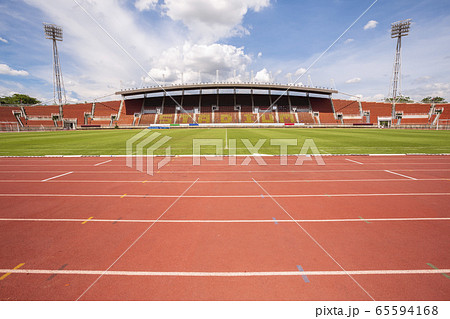Athletics stadium running track red lines marks.  Start lane. 1,2,3,4,5,6,7. 65594168