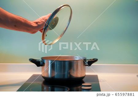 Cooking soup in a pan on an induction stove 65597881