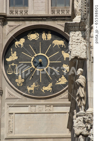 Bell Tower and Astronomical Clock in Messina 65598601