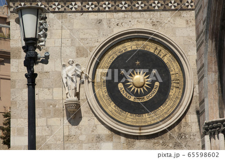 Bell Tower and Astronomical Clock in Messina 65598602