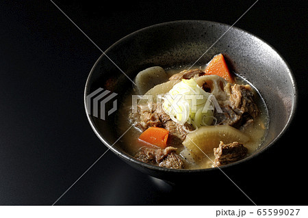 牛すじ煮込み 65599027