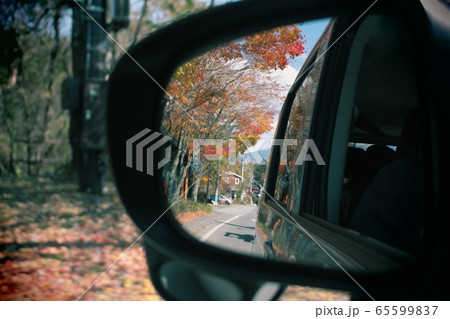 ミラー越しの紅葉 ミラー越しの紅葉 65599837
