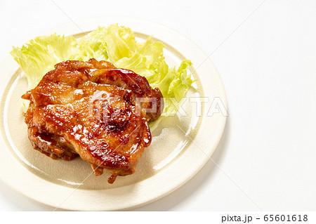 照り焼きチキンステーキ･レタス添え。 65601618