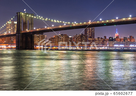 《ニューヨーク》マンハッタンの夜景・ブルックリンブリッジパークの眺め 《ニューヨーク》マンハッタンの夜景・ブルックリンブリッジパークの眺め 65602677