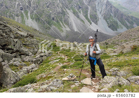 Male tourist climbing the mountains Male tourist climbing the mountains 65603782