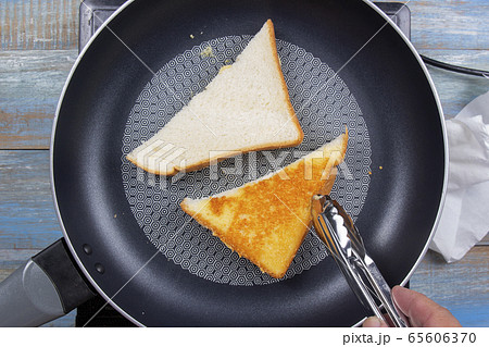 Chef baking parmesan cheese toast by pan 65606370