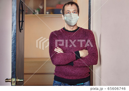 White man in facial mask on home isolation. 65606746