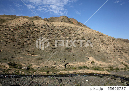 独庫公路から見た天山の山と峡谷。2019/8/30 65606787
