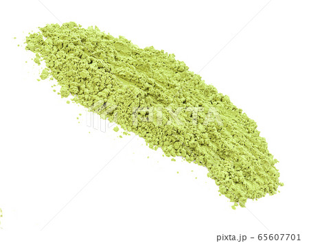 Green matcha powder on white background. Matcha...の写真素材 [65607701] - PIXTA