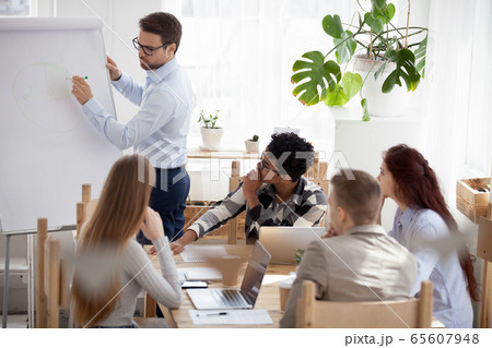 Businessman coach give business presentation on flipchart at group meeting 65607948