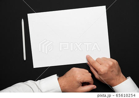 a blank sheet of paper and a businessman's hands 65610254