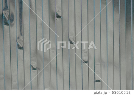 tin as background, metal profile as fence 65610312