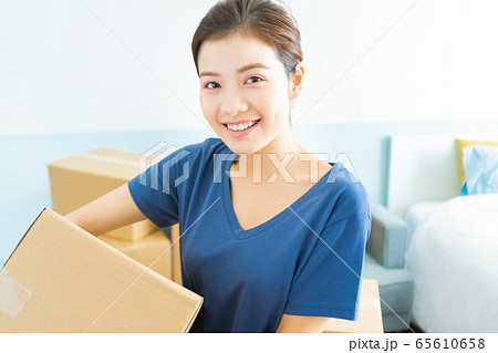 woman, moving house, new life woman, moving house, new life 65610658
