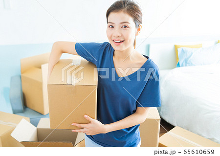 woman, moving house, new life woman, moving house, new life 65610659