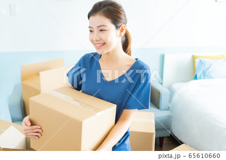 woman, moving house, new life woman, moving house, new life 65610660