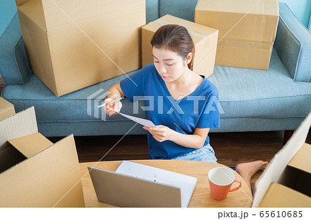 woman, moving house, new life woman, moving house, new life 65610685