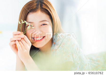 Beautiful woman, bedroom, morning Beautiful woman, bedroom, morning 65610762