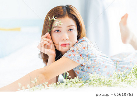 Beautiful woman, bedroom, morning Beautiful woman, bedroom, morning 65610763