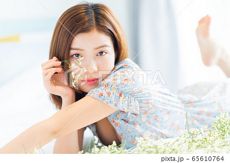 Beautiful woman, bedroom, morning 65610764