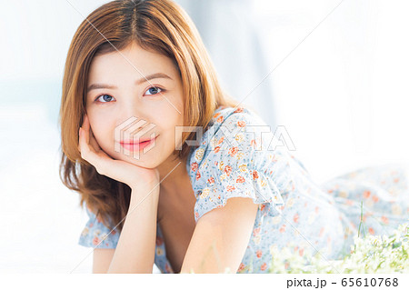 Beautiful woman, bedroom, morning Beautiful woman, bedroom, morning 65610768