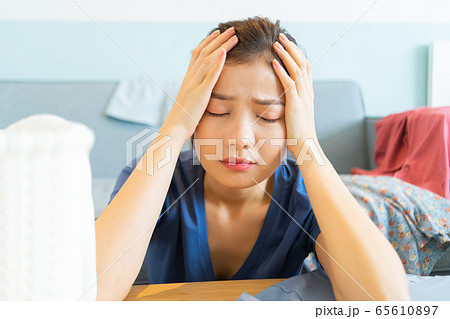Housewife, housework 65610897