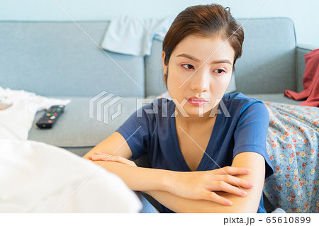 Housewife, housework Housewife, housework 65610899