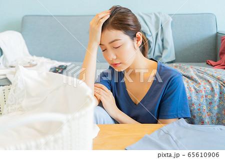 Housewife, housework Housewife, housework 65610906