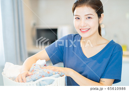 Housewife, housework Housewife, housework 65610986