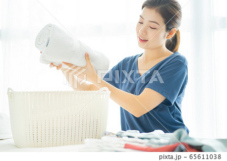 Housewife, housework 65611038