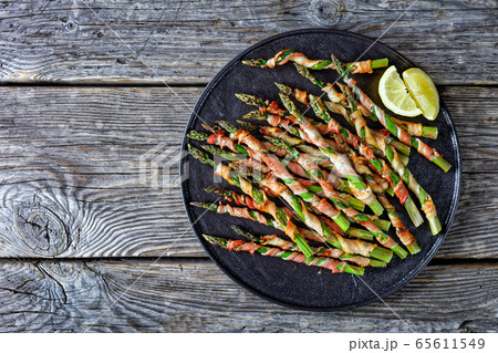 Bacon wrapped asparagus easy side dish, copy space Bacon wrapped asparagus easy side dish, copy space 65611549