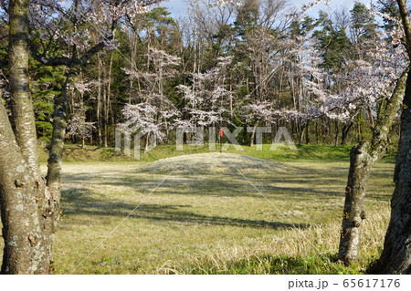 陣ケ岡歴史公園の月の輪形日の輪形 陣ケ岡歴史公園の月の輪形日の輪形 65617176