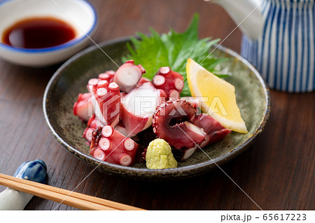 タコの刺身 ぶつ切り タコの刺身 ぶつ切り 65617223