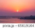 三浦半島から望むダイヤモンド富士（神奈川県　城ヶ島大橋より） 65619164