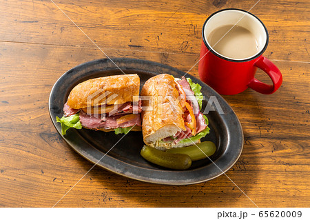 パストラミサンドウィッチ pastrami sandwich with salted beef パストラミサンドウィッチ pastrami sandwich with salted beef 65620009