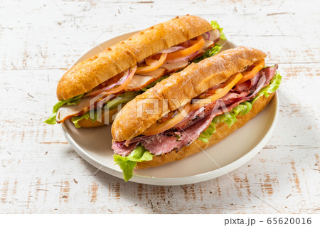 パストラミサンドウィッチ　pastrami sandwich with salted beef 65620016